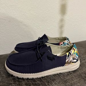 **SOLD**Women’s Hey Dude shoes